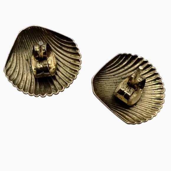 Shell Pierced Earrings Gold Tone Post - Picture 6 of 6